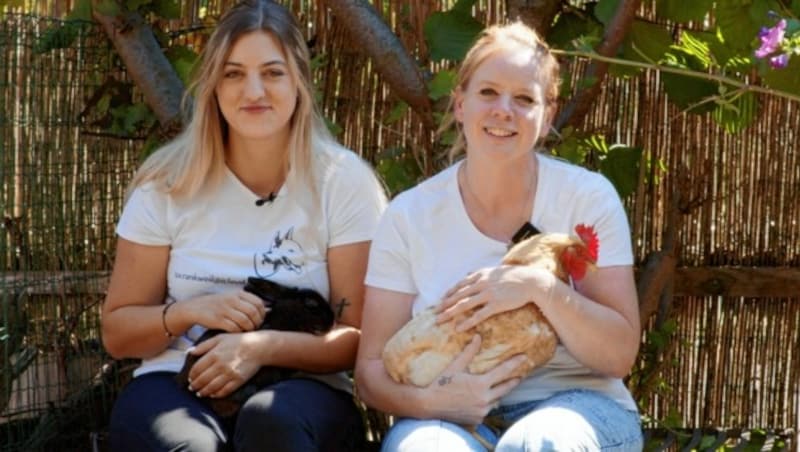 Michaela Bonmasser und Julia Stöckler leben für den Tierschutz. (Bild: Zvg.)