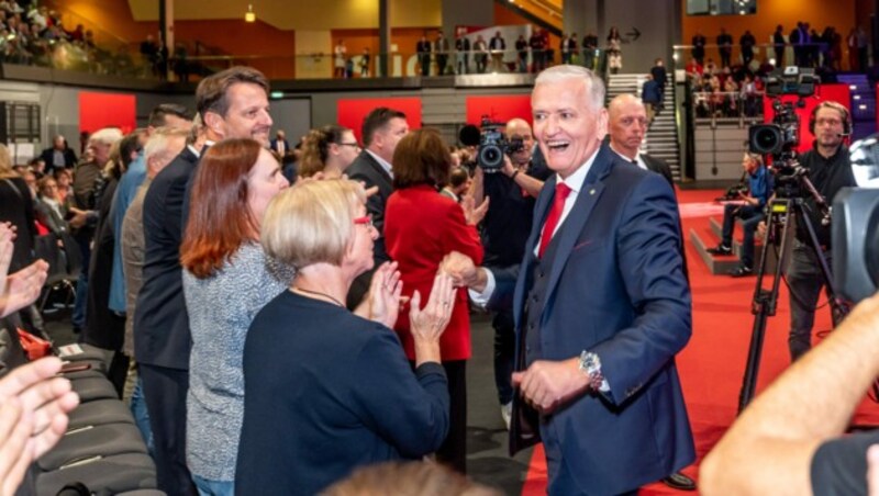 SPÖ Landesparteitag, Schwechat, Franz Schnabl, Einzug (Bild: Imre Antal)