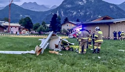 Segelflugzeug stürzte am 10. Juli 2021 in Lofer, im Siedlungsgebiet, ab (Bild: Tschepp Markus)