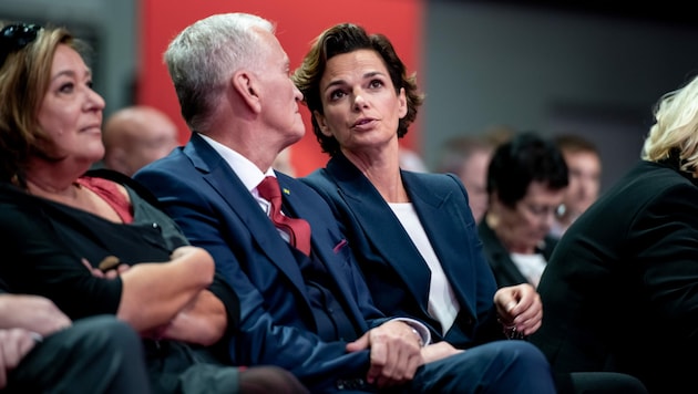 Pamela Rendi-Wagner und Franz Schnabl beim SPÖ-Landesparteitag in Schwechat (Bild: Imre Antal)