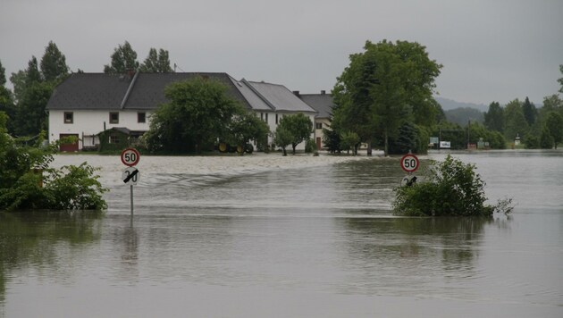 Ein Bild aus Feldkirchen/Donau bei der Hochwasserkatastrophe von 2013 (Bild: Markus Schütz)