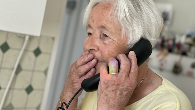 In Salzburg laufen die Telefone heiß - bei Senioren, die Opfer von Betrugsversuchen werden. Und bei der Polizei, die zahlreiche Anzeigen verzeichnet. (Bild: Hronek Eveline)