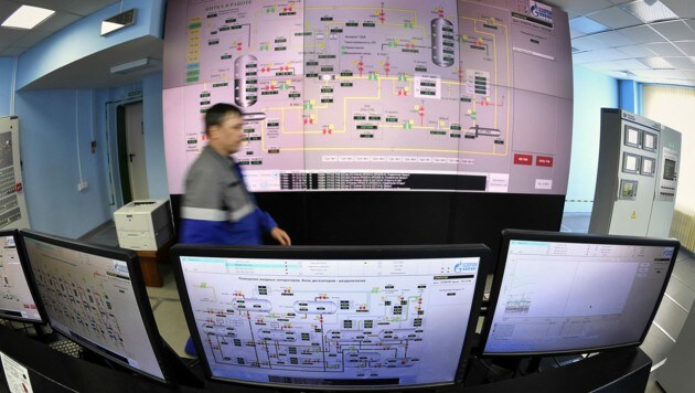 Gazprom-Leitungsnetz in einer Überwachungszentrale (Bild: APA/AFP/Alexander NEMENOV)