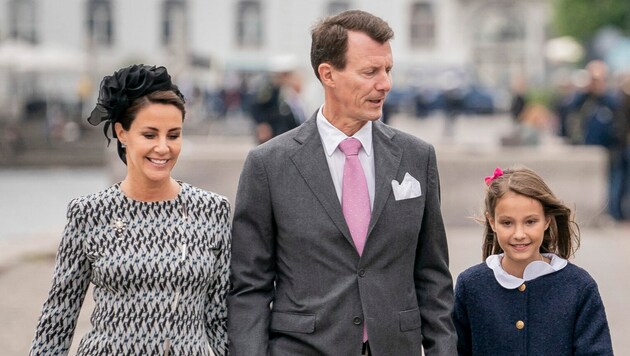 Prinzessin Marie und Prinz Joachim mit ihrer Tochter Athena (Bild: APA/Ritzau Scanpix)