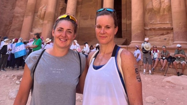 Tanja Stroschneider (re.) wurde mit Sara Vilic in die Tempelstadt Petra eingeladen. (Bild: ZVG)