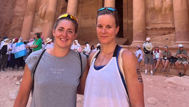Tanja Stroschneider (re.) wurde mit Sara Vilic in die Tempelstadt Petra eingeladen. (Bild: ZVG)