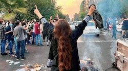 Mutige Frauen sind die tragende Säule der Proteste gegen die Regierung und die Mullahs im Iran. (Bild: www.VIENNAREPORT.at)