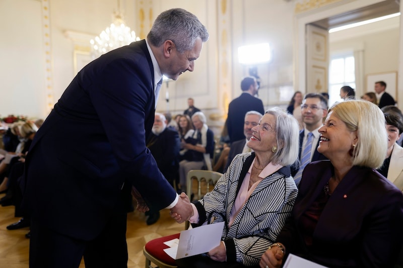 Der Kanzler mit Anneliese Figl (Bild: BKA/Andy Wenzel)