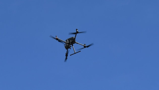 Drones are buzzing across the sky more and more often - and can also crash. (Bild: P. Huber)