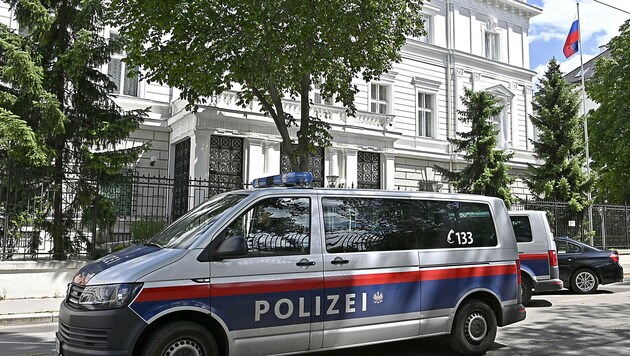 Die russische Botschaft in Wien (Bild: APA/HANS PUNZ)