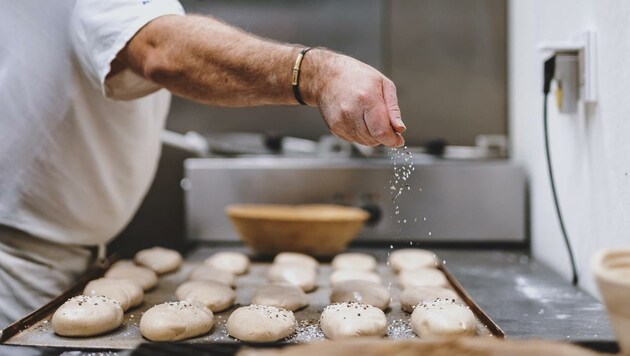Kleine Betriebe, wie Bäcker, werden laut Buchmüller (kl. B.) unzureichend unterstützt (Bild: EXPA/ JFK)