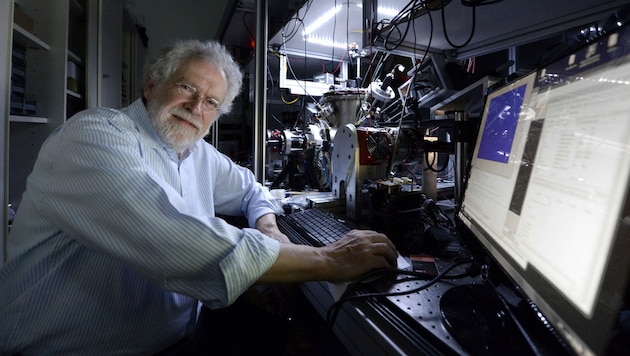 Anton Zeilinger an der Fakultät für Physik der Universität Wien (Bild: APA/HANS KLAUS TECHT)