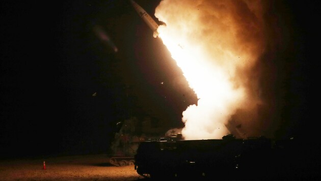 Einen Tag nach dem nordkoreanischen Raketentest haben die USA und Südkorea in der Region selbst Geschosse abgefeuert. (Bild: AFP)