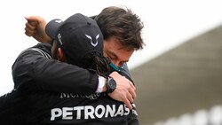 Toto Wolff und Lewis Hamilton (Bild: AFP)