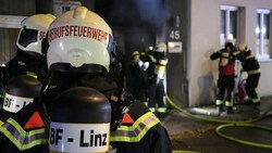 Die Linzer Berufsfeuerwehr musste zu gleich drei Brandlegungen ausrücken, wie hier in der Schillerstraße (Bild: BF Linz)