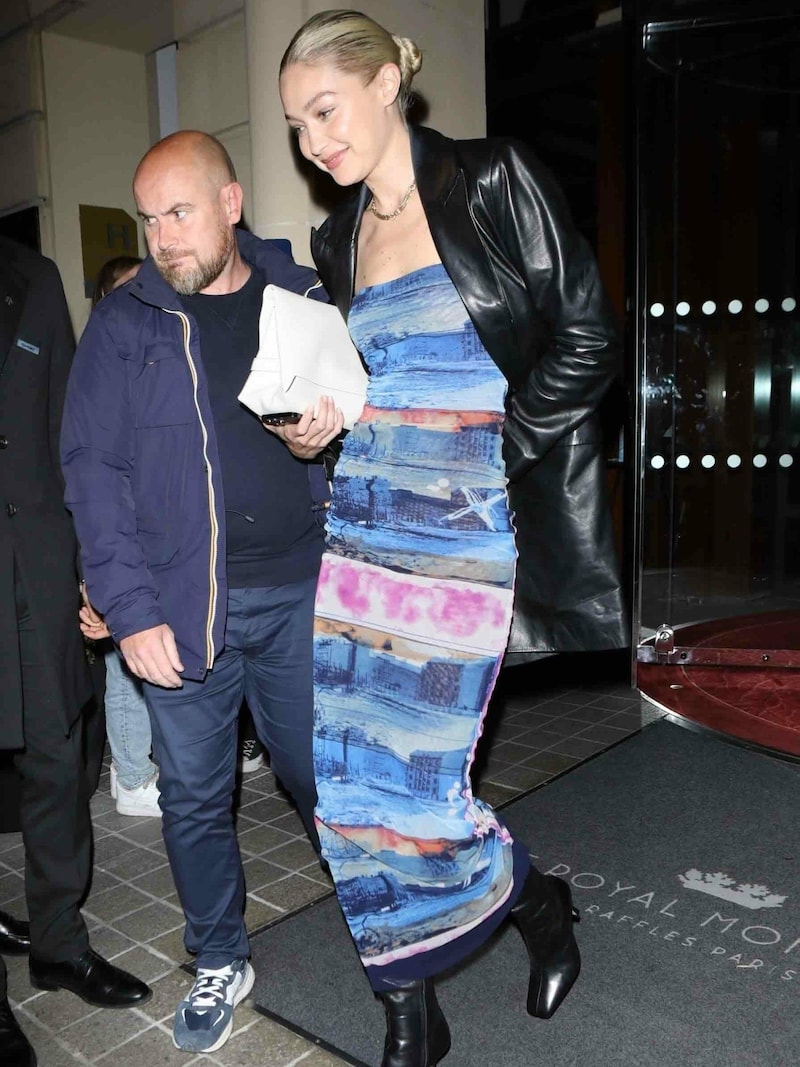 Paris, FRANCE - Supermodel Gigi Hadid continues the Fashion Week festivities in Paris as we spot her departing her hotel for a night out in Paris wearing a blue multi-colored dress and a leather jacket. Pictured: Gigi Hadid @ Photo Press Service - Austria - 1170 Vienna - phone: +43(1)4843030 - photo@pps.at By publishing this material, the user expressly agrees to indemnify and to hold Photo Press Service harmless from any claims, demands, or causes of action arising out of or connected in any way with user's publication of the material especially written by the Austrian law of ß 78 UrhG. (Bild: www.photopress.at)