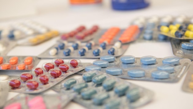 Antibiotika, Schmerzmittel und Co.: Man ist sich uneinig, ob gerade mehr Pillen als üblich fehlen oder eben nicht. (Bild: BMF/ZAÖ)