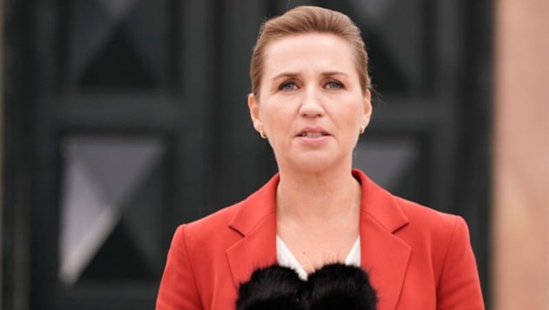 Dänemark wählt noch heuer ein neues Parlament. Das hat Ministerpräsidentin Mette Frederiksen am Mittwoch vor ihrem Amtswohnsitz Marienborg, nördlich von Kopenhagen, bekannt gegeben. (Bild: AFP/Ritzau Scanpix/Liselotte Sabroe)