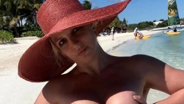 Britney Spears posierte pudelnackt am Strand - und alle konnten ihr dabei zuschauen. (Bild: instagram.com/britneyspears)