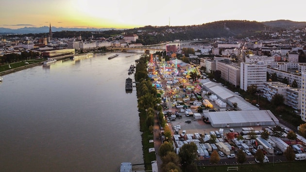 FP-Chef Michael Raml bringt wieder einmal die Idee für ein Winterdorf am Urfahraner Marktgelände mit Eislauffläche und Adventmarkt ins Spiel. (Bild: Einöder Horst)