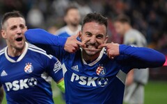 Josip Drmic erzielte den Ausgleich - zum Glück in Abseitsposition! (Bild: AP)