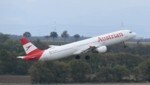Am Dienstag versammelt sich das Personal der Austrian Airlines. Passagierinnen und Passagiere müssen daher mit zahlreichen Flugausfällen rechnen. (Bild: P. Huber)