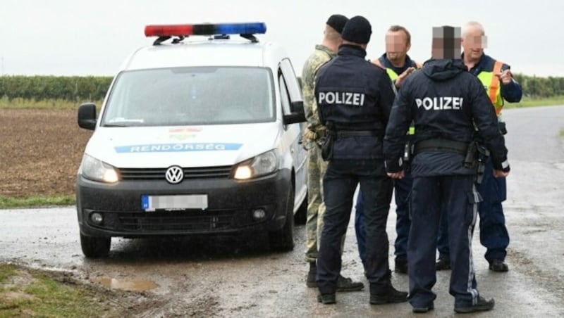 Österreichs Exekutive unterstützt die ungarischen Kollegen. Der Einsatz läuft unter dem Namen „Operation Fox“. (Bild: P. Huber)