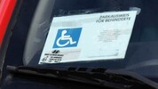 Ein umstrittener Polizeischüler aus Linz stolpert über einen Behindertenausweis – aber nicht so, ...