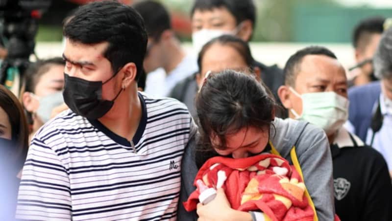 Die Eltern eines getöteten Kindes (Bild: AFP)