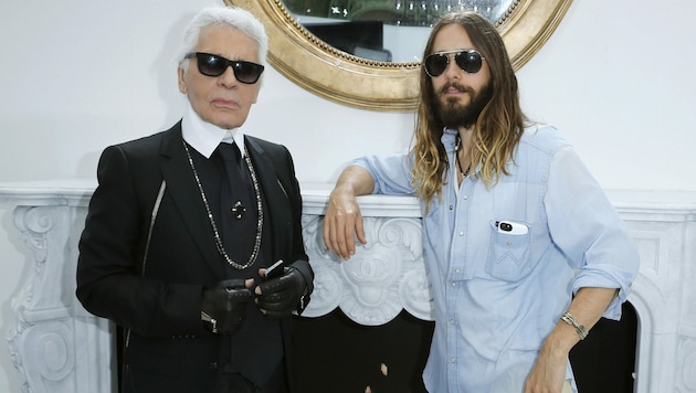 Karl Lagerfeld und Jared Leto bei der Fashion Week in Paris im Jahr 2014 (Bild: www.PPS.at)