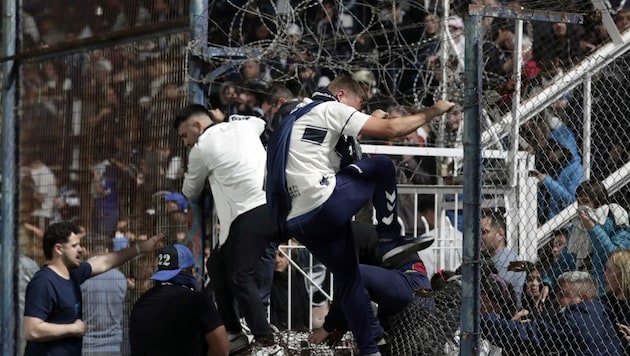 Ein Toter nach Ausschreitungen bei einem Fußballspiel in La Plata (Bild: AFP or licensors)