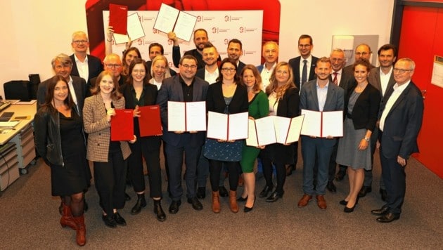 Den ersten Jahrgang haben 15 Journalistinnen und Journalisten der „Krone“ erfolgreich absolviert. (Bild: Christian Jauschowetz)