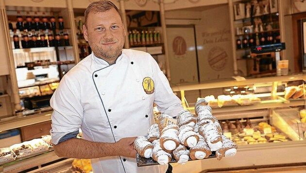 Konditor Alexander Hübler kompensiert die fehlenden Arbeitskräfte und hat jetzt eine 90-Stunden-Woche. (Bild: Tomschi Peter)