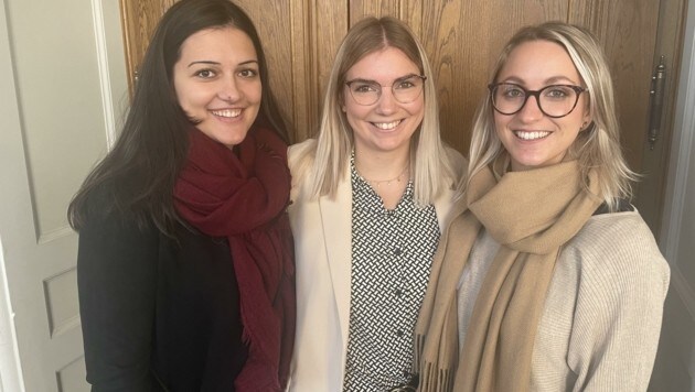 Drei unter 112: Patricia, Nicole und Nina (von links) gehören zu Österreichs ersten Master-Studenten in der Elementarpädagogik. (Bild: Christina Koppelhuber)
