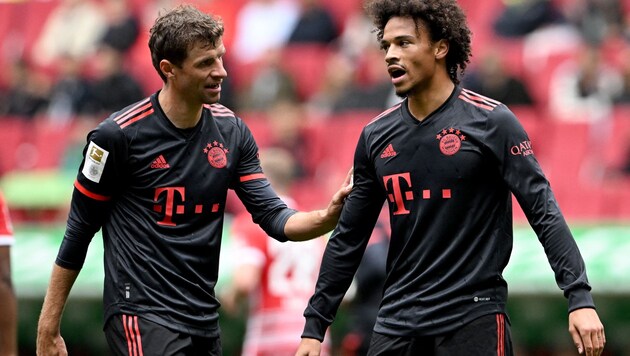 Thomas Müller (li.) fehlt im Topspiel.