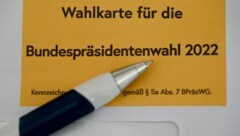 Das Kuvert einer Wahlkarte für die Bundespräsidentenwahl (Bild: APA/BARBARA GINDL)