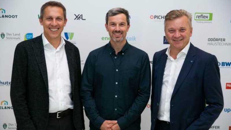 Bestsellerautor Marc Friedrich war zu Gast beim Energytalk in Graz - im Bild mit den Geschäftsführern Johannes Huber-Grabenwarter (Odörfer), Marc Friedrich und Robert Pichler (THB) (Bild: Energytalk/Gernot Eder)