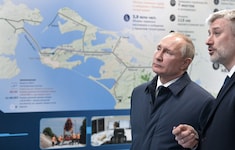 Der russische Präsident Wladimir Putin bei der offiziellen Eröffnung der Brücke (Bild: AFP)