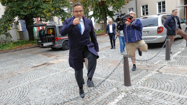 Gerald Grosz bei der Stimmabgabe in Graz (Bild: Christian Jauschowetz)