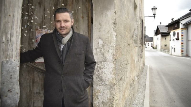 Biosphärenpark-Chef Markus Schaflechner vor dem Stadl, der künftig das neue Besucherzentrum beherbergen soll. (Bild: Holitzky Roland)