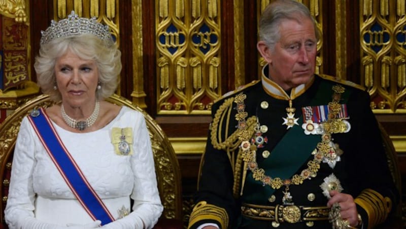 Königin Camilla und König Charles, damals noch Herzogin Camilla und Prinz von Wales, bei der Parlamentseröffnung 2014 (Bild: APA/AFP Pool/Carl Court)