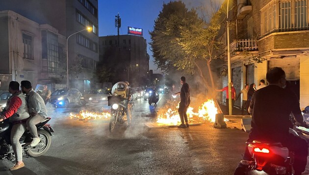 Am Wochenende gab es erneut heftige Demonstrationen, wie hier in Teheran. (Bild: AFP)