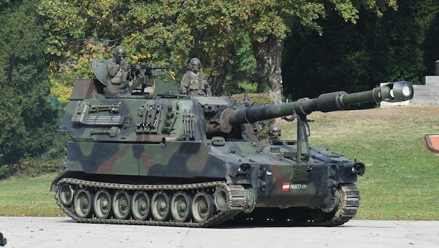 Die M109-Panzerhaubitze stammt aus US-amerikanischer Produktion und gilt als eine der meistproduzierten Panzerhaubitzen weltweit (Symbolbild). (Bild: P. Huber)