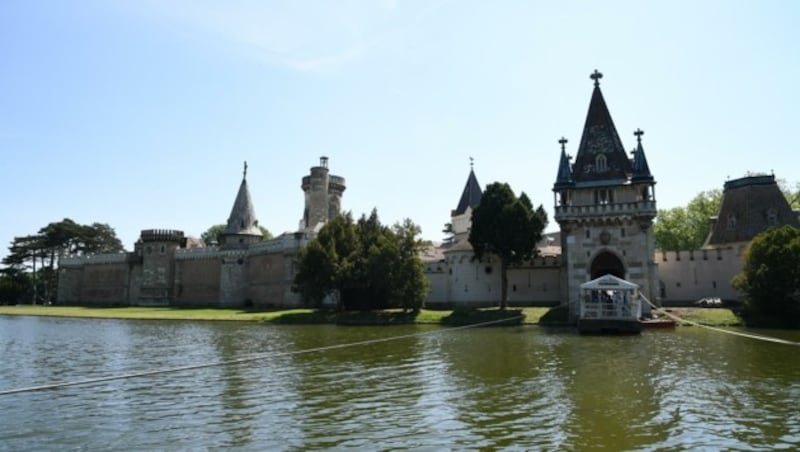 Das Ritterturnier in Laxenburg lockte viele Gäste an – als „Souvenir“ erhielten einige aber einen Strafzettel. (Bild: Huber Patrick)