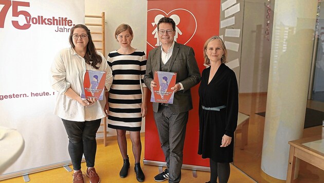 Hanna Lichtenberger, Judith Ranftler, Stadtrat Jürgen Czernohorszky, Daniela Gruber-Pruner präsentierten eine neue Umfrage zu Kinderarmut in elementaren Bildungseinrichtungen. (Bild: Gerhard Bartel)