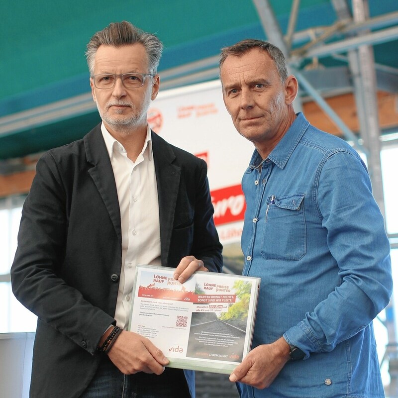 Vida-Chef Roman Hebenstreit (l.) und Verhandler Günter Blumthaler (r.) erhöhen gleich am Anfang der Verhandlungen den Druck. (Bild: Gerhard Bartel)