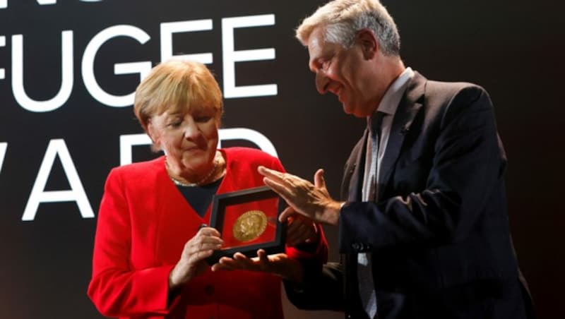 Die ehemalige deutsche Bundeskanzlerin Angela Merkel (CDU) ist mit dem Flüchtlingspreis des UN-Flüchtlingshilfswerks (UNHCR) geehrt worden. (Bild: APA/AFP/POOL/STEFAN WERMUTH)
