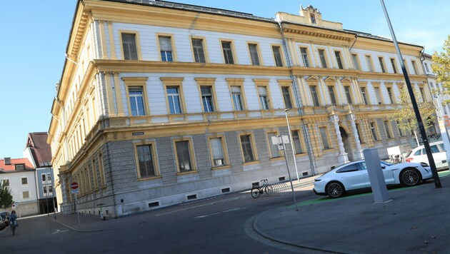 Die ehemalige Schule sorgt wieder für Debatten im Rathaus (Bild: Rojsek-Wiedergut Uta)