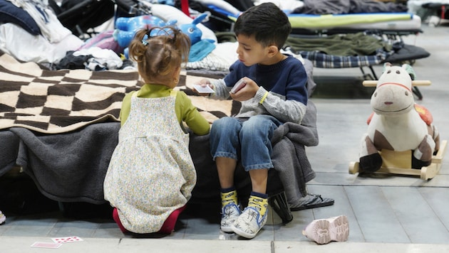 Ukrainische Flüchtlingskinder in Warschau (Bild: AFP)