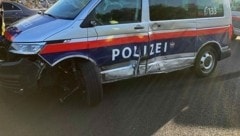 Auf der Flucht vor einer Kontrolle rammte ein Schlepper auf der Ostautobahn (A4) ein Polizeiauto. (Bild: APA/LPD NÖ)